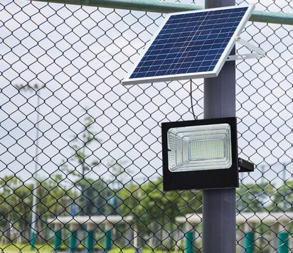 solar-flood-light-with-remote-control-bro-04